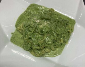 えびとほうれん草のクリームソース